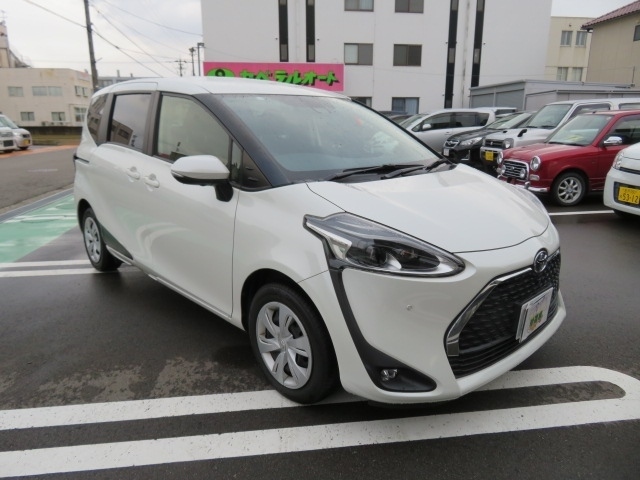 Toyota Sienta 9