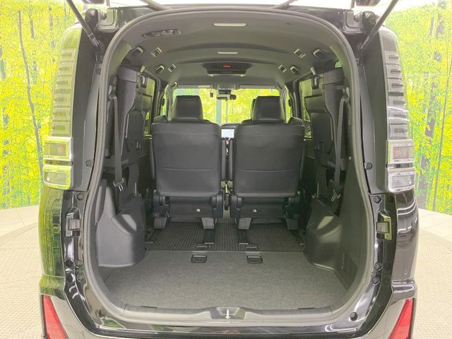 Toyota Voxy 11