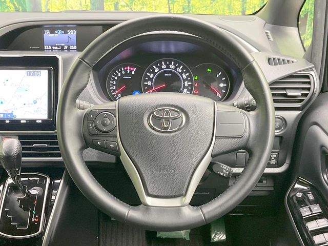 Toyota Voxy 12