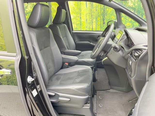Toyota Voxy 8