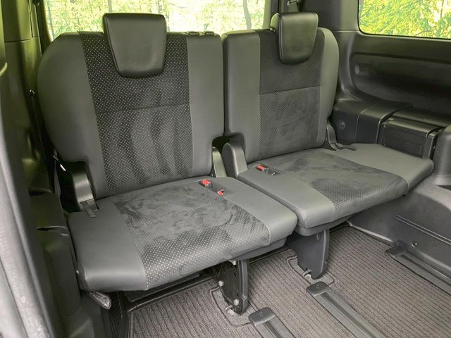 Toyota Voxy 10