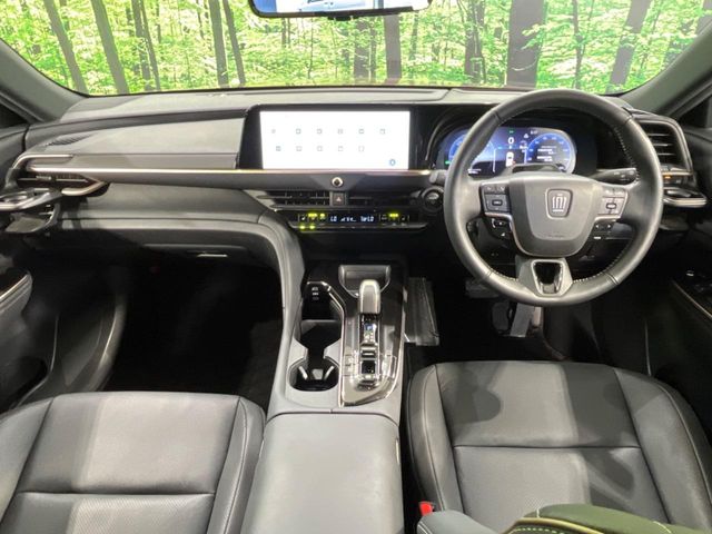 Toyota Crown Sport 2