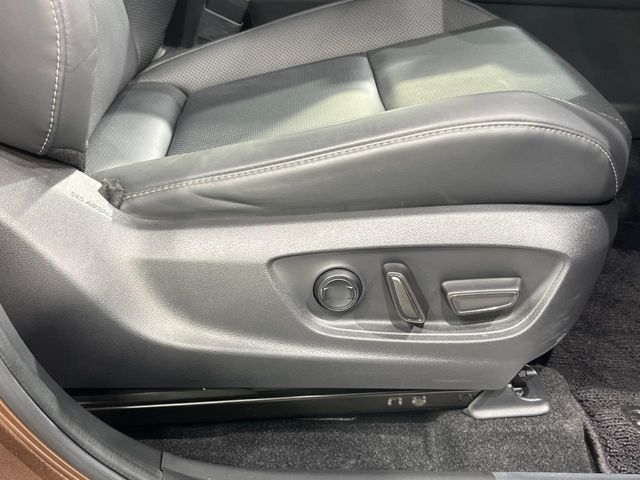 Toyota Crown Sport 7