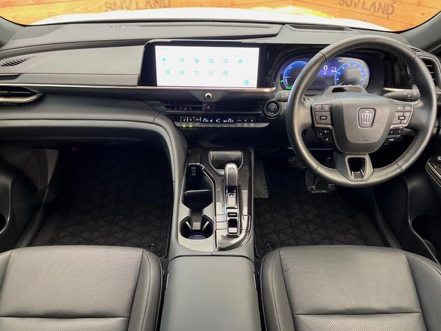 Toyota Crown Sport 2