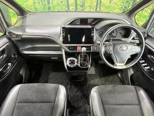 Toyota Voxy 2