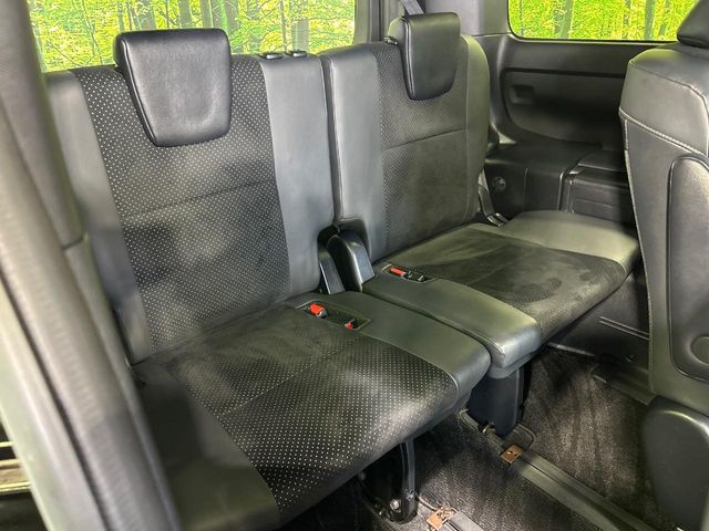 Toyota Voxy 9