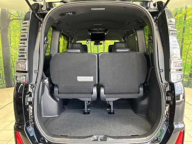 Toyota Voxy 10