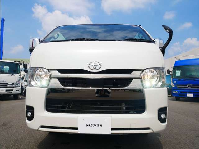 Toyota Hiace Van 11