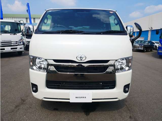 Toyota Hiace Van 4