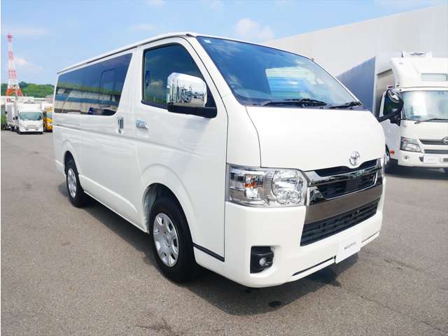 Toyota Hiace Van 5