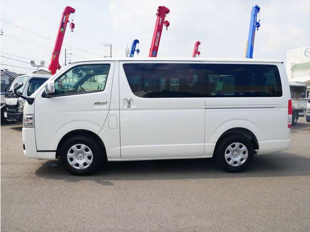 Toyota Hiace Van 6