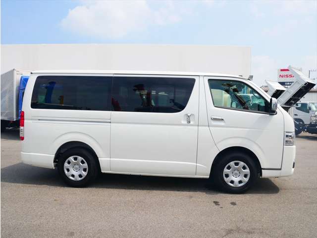 Toyota Hiace Van 7