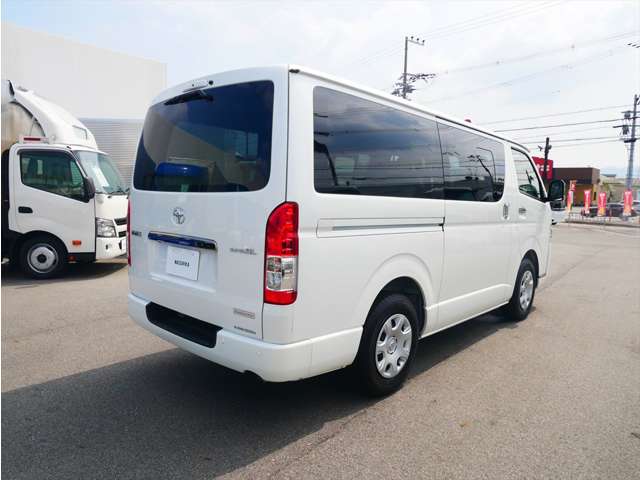 Toyota Hiace Van 8