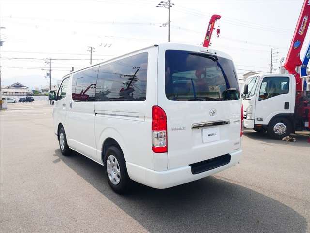 Toyota Hiace Van 9