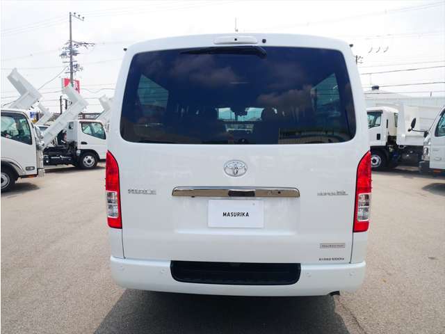 Toyota Hiace Van 10