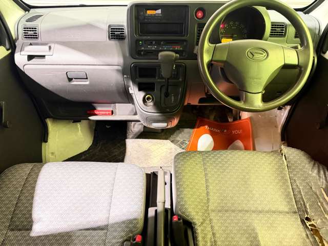 Daihatsu Hijet Cargo 12