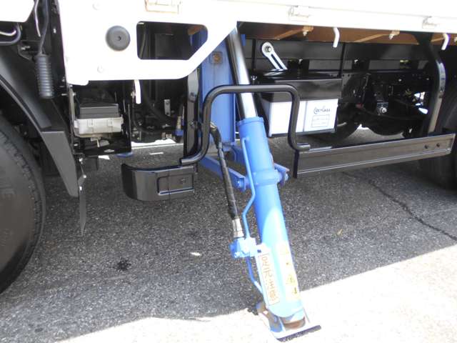 Isuzu Elf 8