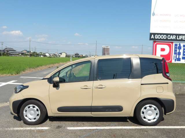 Toyota Sienta 11