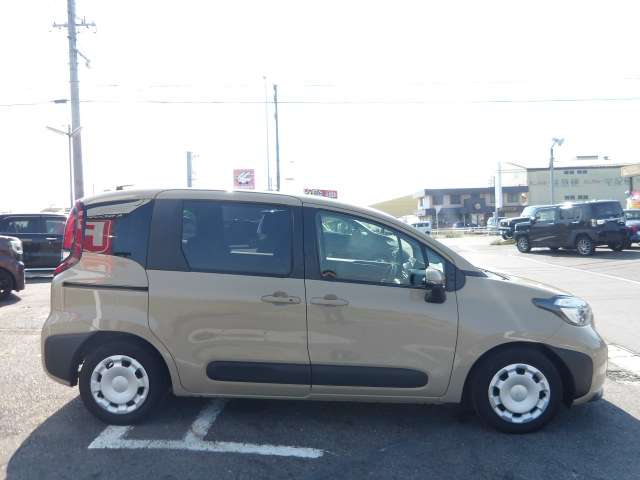 Toyota Sienta 10