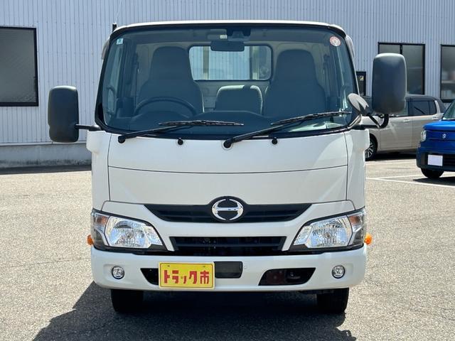 Hino Dutro 3