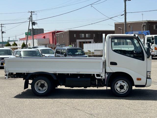 Hino Dutro 8