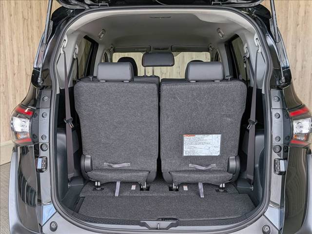 Toyota Sienta 11