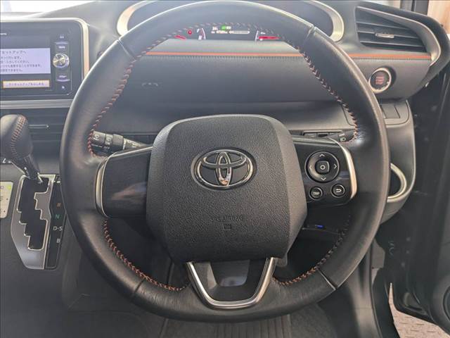 Toyota Sienta 12