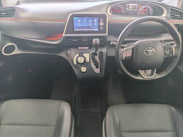 Toyota Sienta 3