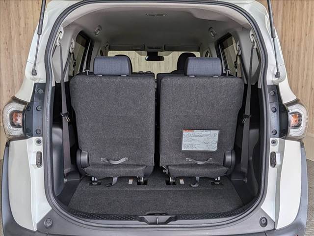 Toyota Sienta 11