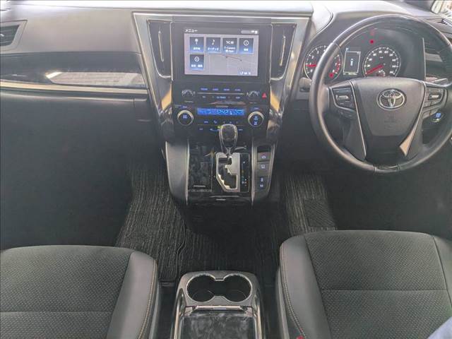 Toyota Alphard 3