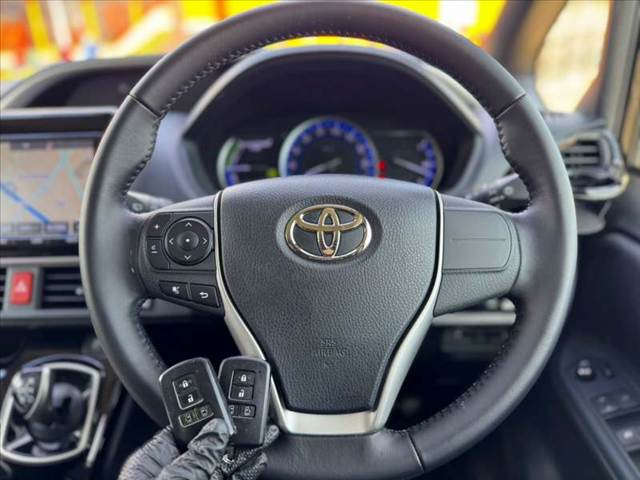 Toyota Voxy 6
