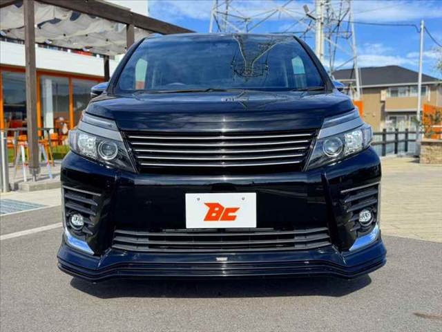 Toyota Voxy 9