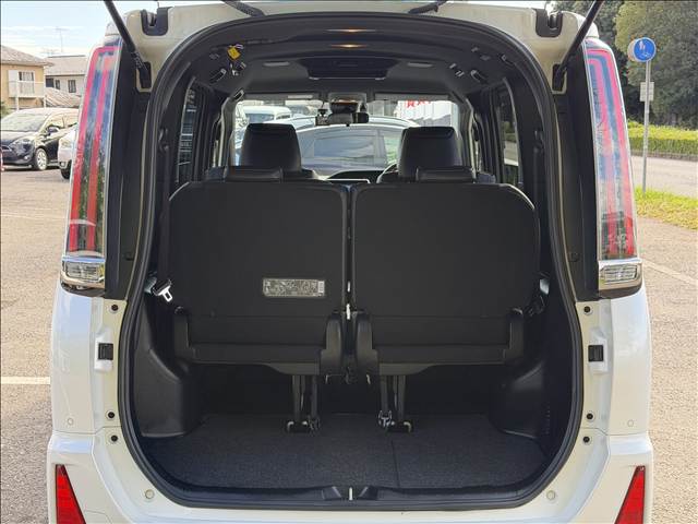 Toyota Noah 11
