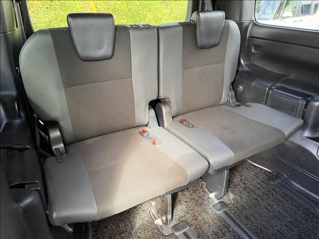 Toyota Noah 12