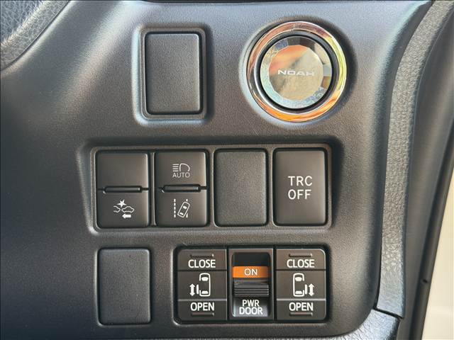 Toyota Noah 4