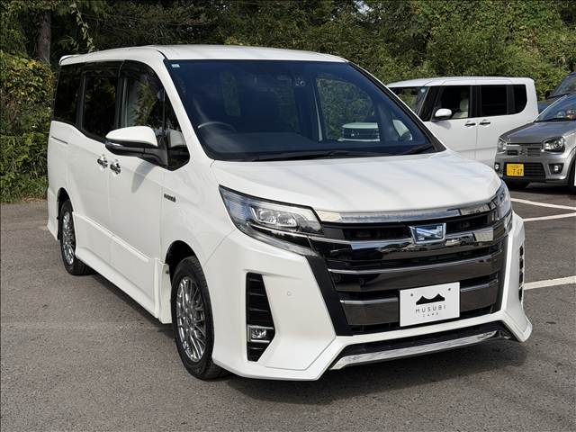 Toyota Noah 5