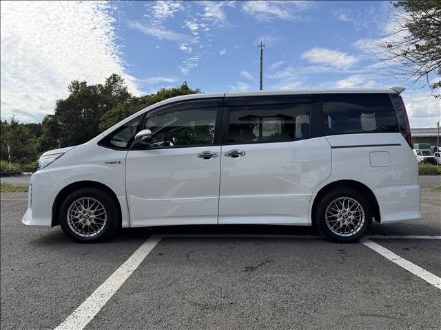 Toyota Noah 6