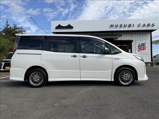 Toyota Noah 7