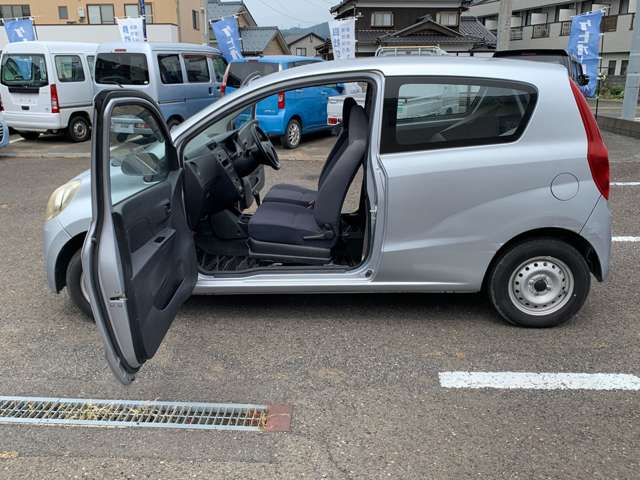 Daihatsu Mira 11