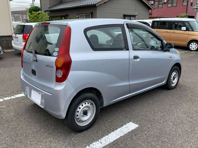Daihatsu Mira 6