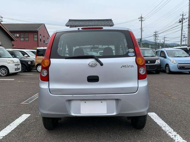 Daihatsu Mira 7