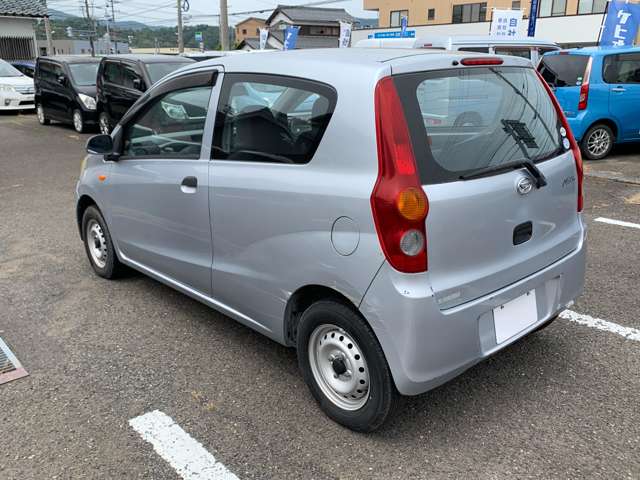 Daihatsu Mira 8