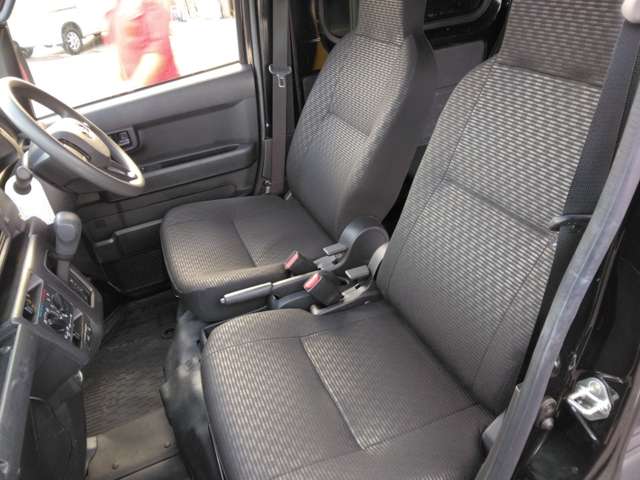 Daihatsu Hijet Cargo 6