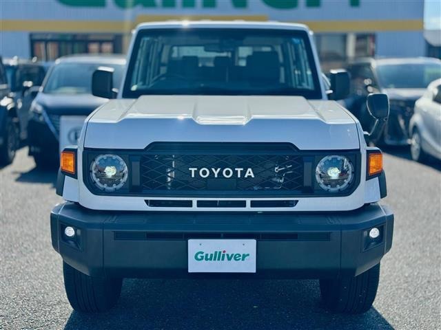 Toyota Land Cruiser 70 3