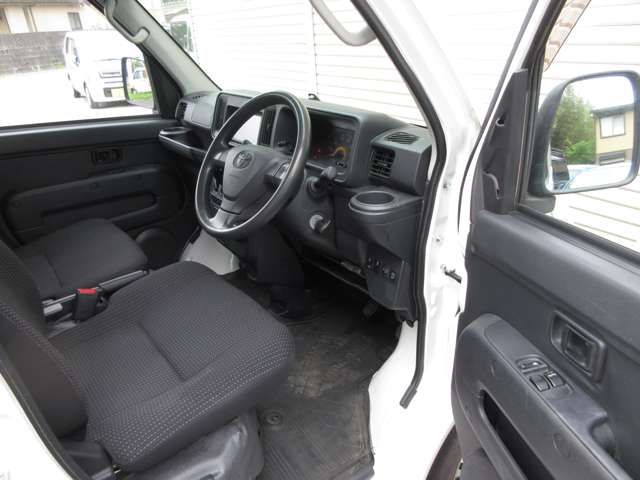 Toyota Pixis Van 12
