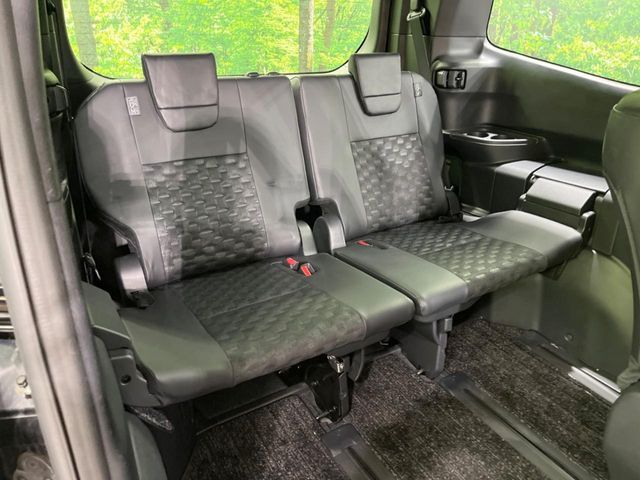 Toyota Voxy 10