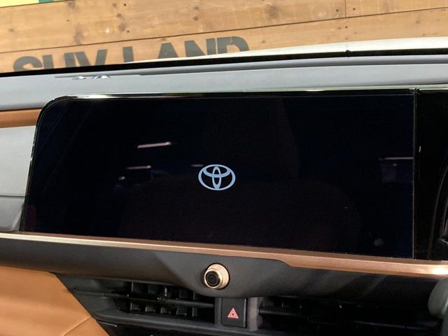 Toyota Crown Sport 4
