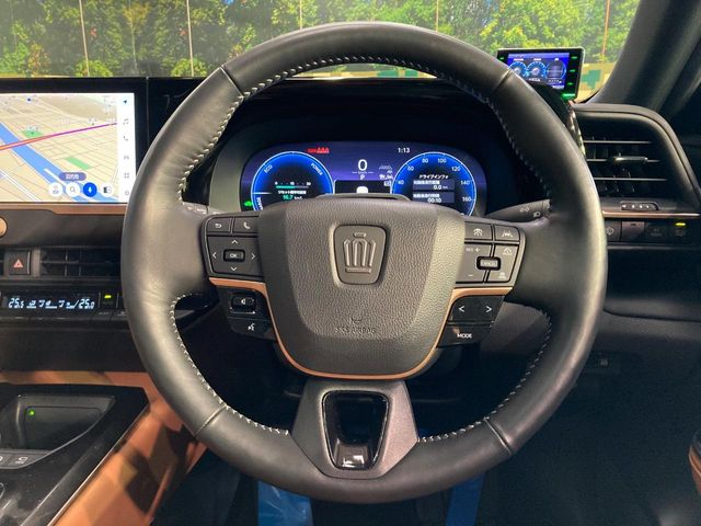 Toyota Crown Sport 8