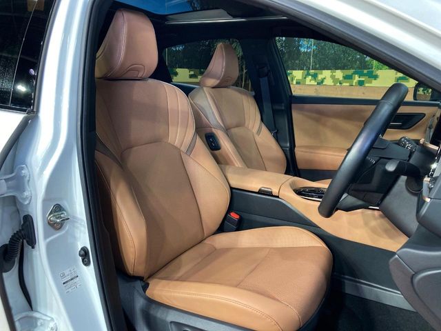 Toyota Crown Sport 9