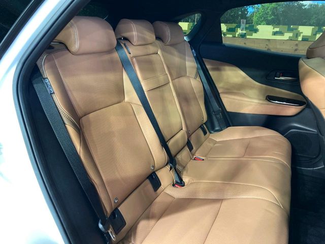 Toyota Crown Sport 10